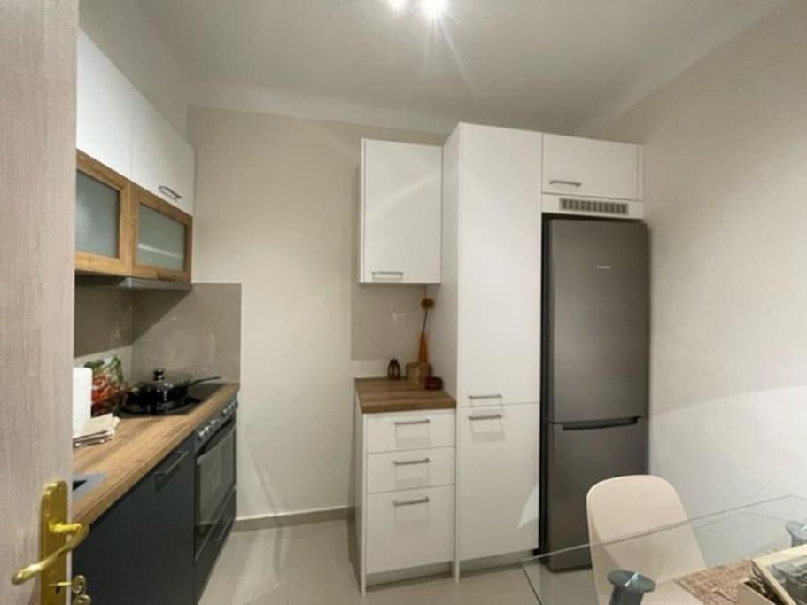 Crimson Suite: 1-Bedroom Apartment In Thessaloniki Exterior photo